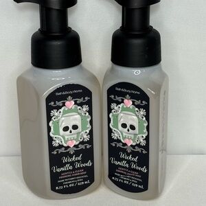 Bath & Body Works Wicked Vanilla Woods Hand Soap - Black & White